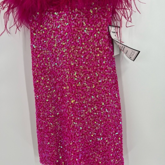 B DARLIN Feathered & Sequined Bodycon Dress Medium - Picture 12 of 15